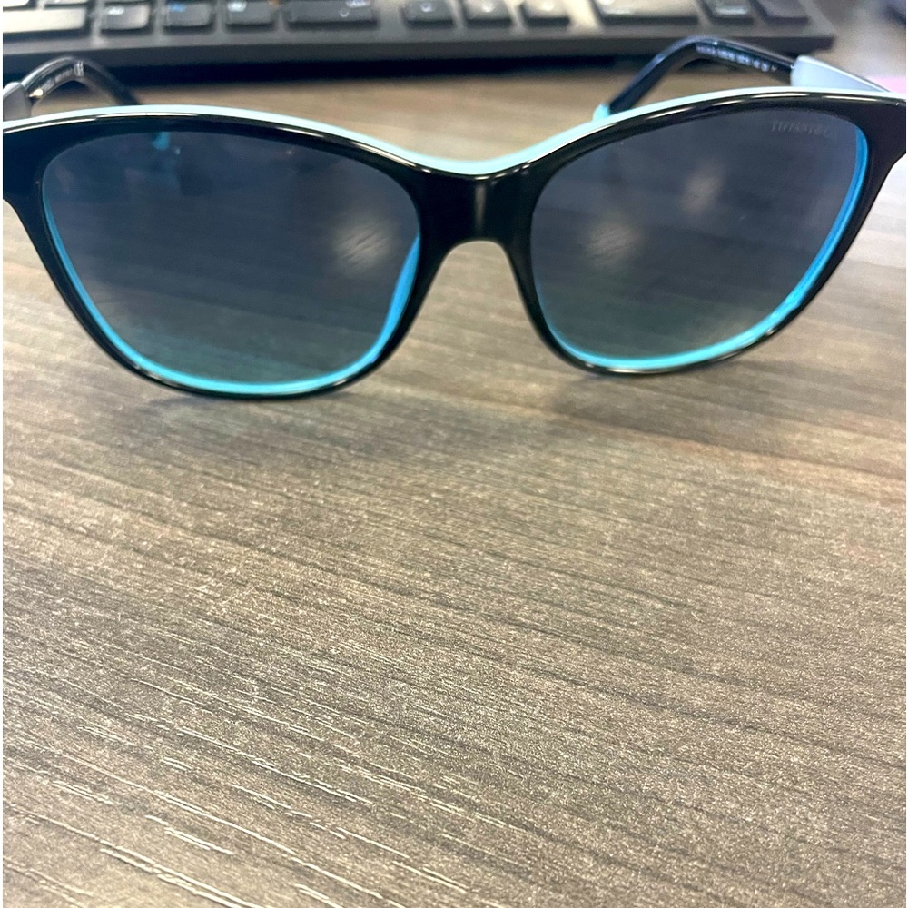 COPY - Tiffany and Co. Sunglasses. With Blue Case. No scratches.